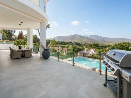 Luxury 4-Bedroom Villa in La Cala Golf – Mountain Views, Private Pool & Modern Design