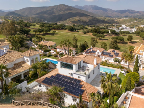 Luxury 4-Bedroom Villa in La Cala Golf – Mountain Views, Private Pool & Modern Design