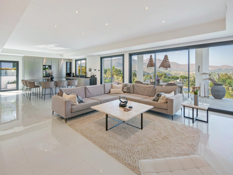 Luxury 4-Bedroom Villa in La Cala Golf – Mountain Views, Private Pool & Modern Design