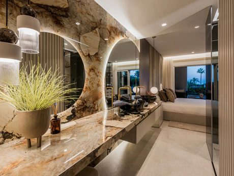 Luxury Ground Floor Apartment in Bahía del Velerín, Beachfront Between Marbella and Estepona