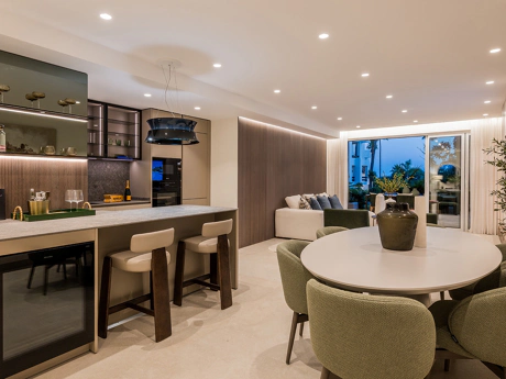 Luxury Ground Floor Apartment in Bahía del Velerín, Beachfront Between Marbella and Estepona