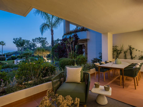 Luxury Ground Floor Apartment in Bahía del Velerín, Beachfront Between Marbella and Estepona