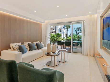 Luxury Ground Floor Apartment in Bahía del Velerín, Beachfront Between Marbella and Estepona