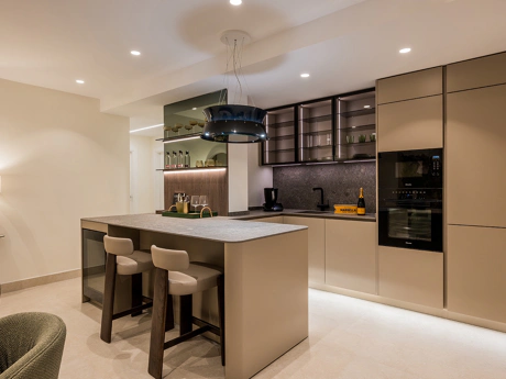 Luxury Ground Floor Apartment in Bahía del Velerín, Beachfront Between Marbella and Estepona