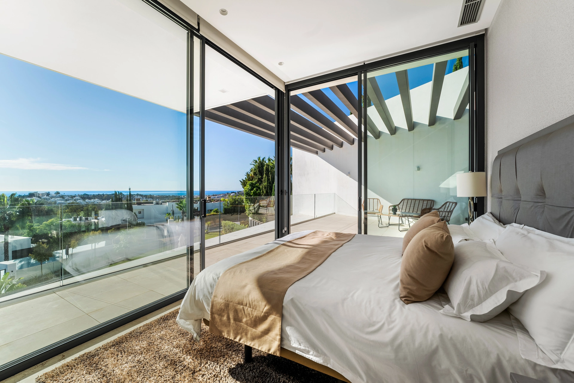 Villa for sale in Benahavis