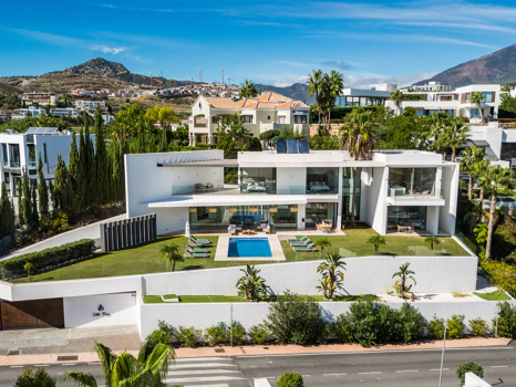 La Alquería Villa: Luxurious Mediterranean Living with Sea Views