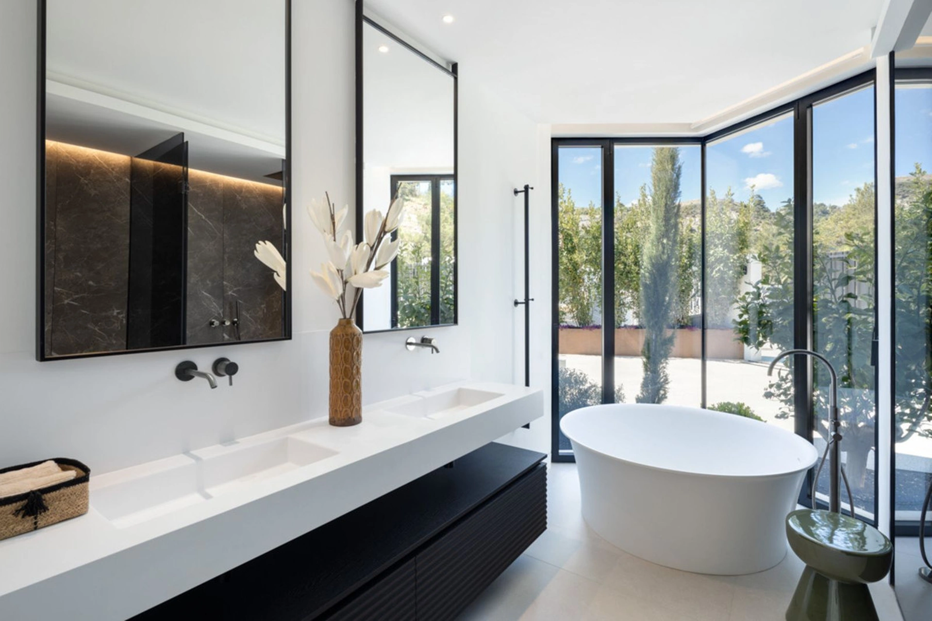 Villa for sale in Benahavis