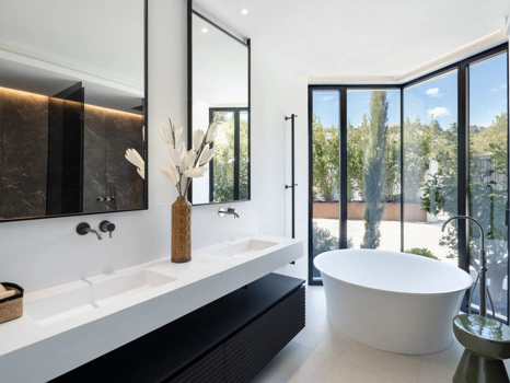 Villa for sale in Benahavis