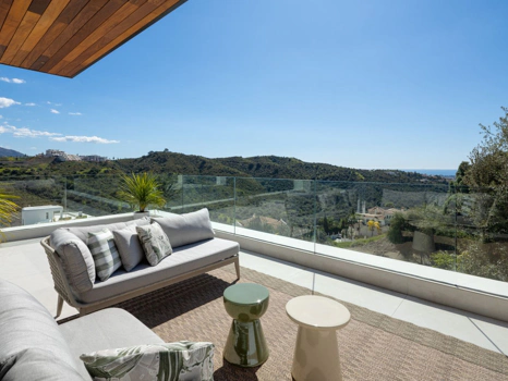 Villa for sale in Benahavis