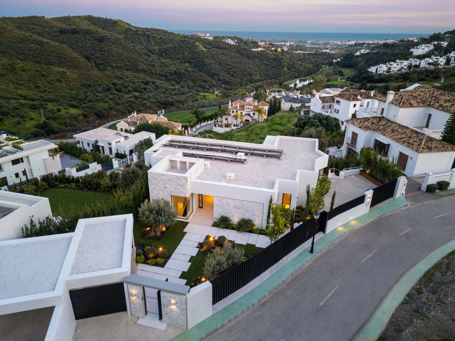 Villa for sale in Benahavis