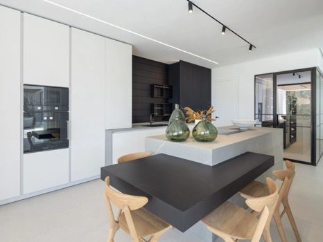 Villa for sale in Benahavis