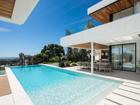 Villa for sale in Benahavis