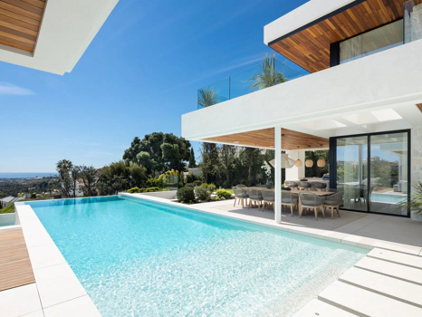 Villa for sale in Benahavis