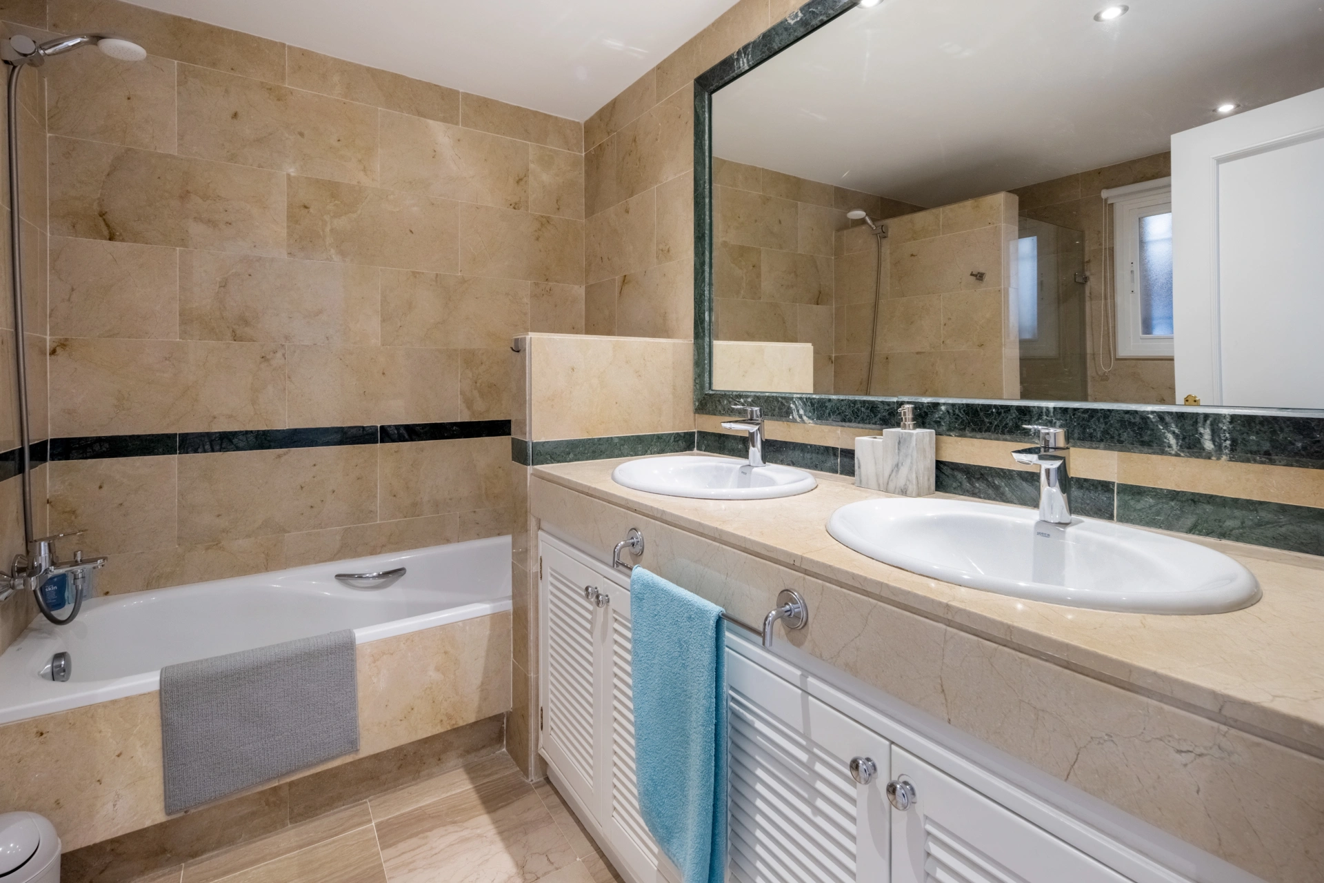 Ground Floor Apartment for sale in Hacienda Elviria, Marbella East