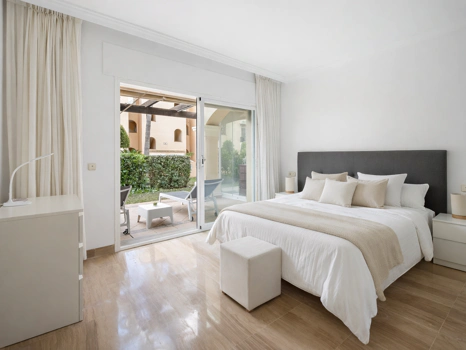 Elegant Ground Floor Apartment with Garden Access in Hacienda Elviria