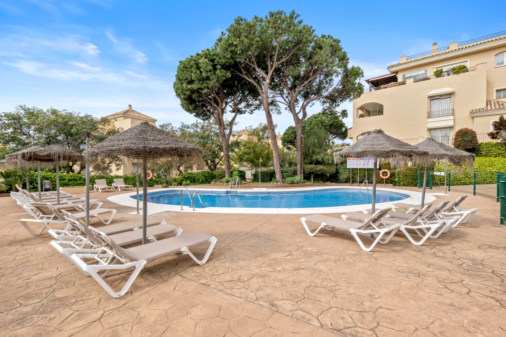 Ground Floor Apartment for sale in Hacienda Elviria, Marbella East