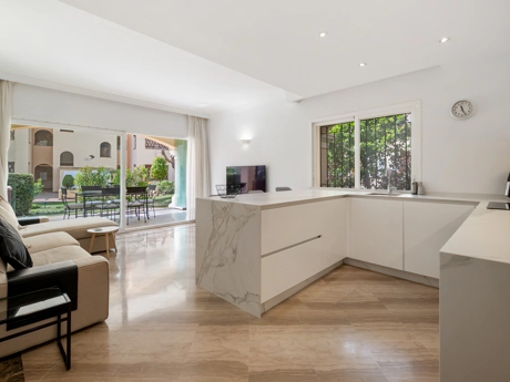 Elegant Ground Floor Apartment with Garden Access in Hacienda Elviria