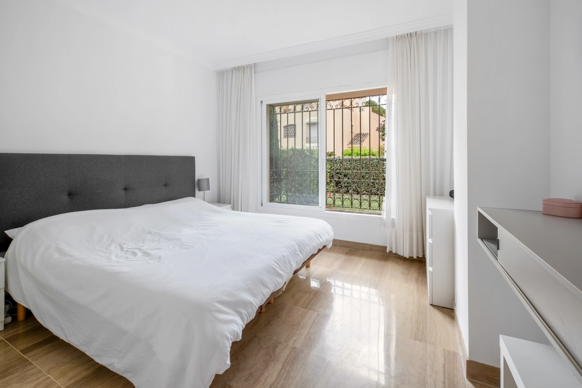 Ground Floor Apartment for sale in Hacienda Elviria, Marbella East
