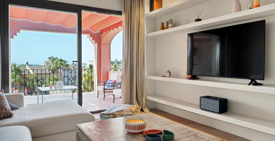Ático Dúplex de Lujo con Encanto Mediterráneo en La Alzambra, Nueva Andalucía