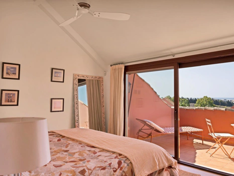 Ático Dúplex de Lujo con Encanto Mediterráneo en La Alzambra, Nueva Andalucía