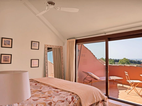 Ático Dúplex de Lujo con Encanto Mediterráneo en La Alzambra, Nueva Andalucía