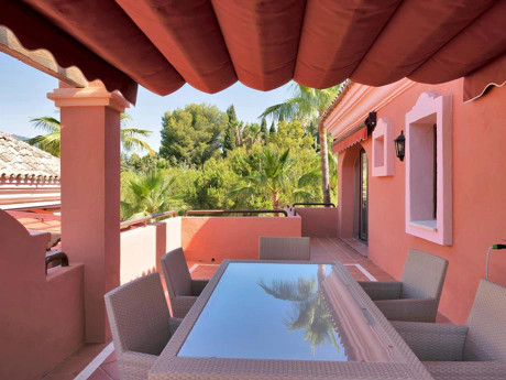 Ático Dúplex de Lujo con Encanto Mediterráneo en La Alzambra, Nueva Andalucía