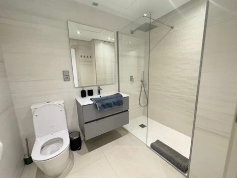 Located in the exclusive development of The Crest, this stylish 3-bedroom apartment offers a refined blend of modern design, comfort, and natural light—ideal for those seeking a spacious home on the Costa del Sol.  The open-plan living and dining area is