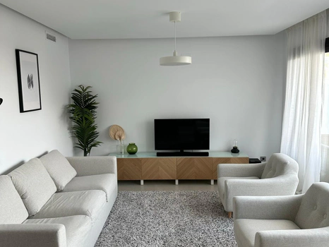 Located in the exclusive development of The Crest, this stylish 3-bedroom apartment offers a refined blend of modern design, comfort, and natural light—ideal for those seeking a spacious home on the Costa del Sol.  The open-plan living and dining area is