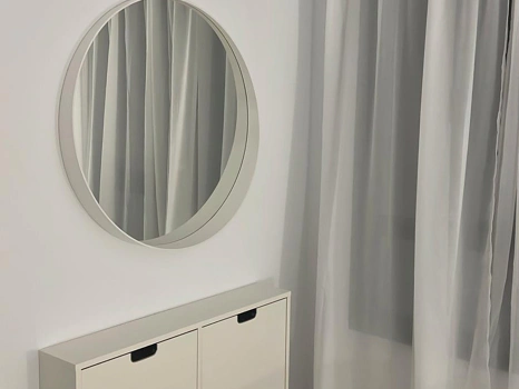 Located in the exclusive development of The Crest, this stylish 3-bedroom apartment offers a refined blend of modern design, comfort, and natural light—ideal for those seeking a spacious home on the Costa del Sol.  The open-plan living and dining area is