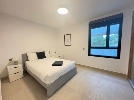Located in the exclusive development of The Crest, this stylish 3-bedroom apartment offers a refined blend of modern design, comfort, and natural light—ideal for those seeking a spacious home on the Costa del Sol.  The open-plan living and dining area is