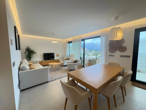 Located in the exclusive development of The Crest, this stylish 3-bedroom apartment offers a refined blend of modern design, comfort, and natural light—ideal for those seeking a spacious home on the Costa del Sol.  The open-plan living and dining area is