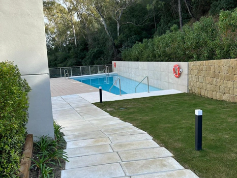 Located in the exclusive development of The Crest, this stylish 3-bedroom apartment offers a refined blend of modern design, comfort, and natural light—ideal for those seeking a spacious home on the Costa del Sol.  The open-plan living and dining area is