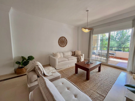 Modern Newly Reformed 2-Bedroom Apartment with Large Terrace