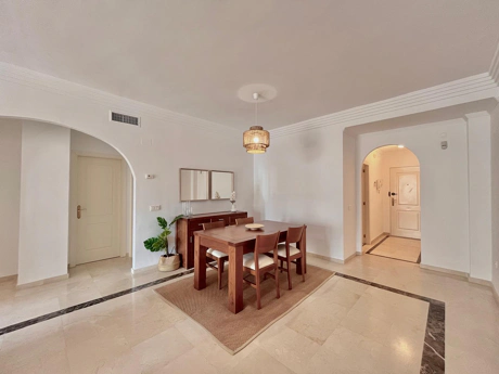 Modern Newly Reformed 2-Bedroom Apartment with Large Terrace