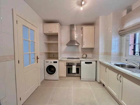Modern Newly Reformed 2-Bedroom Apartment with Large Terrace