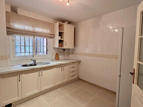 Modern Newly Reformed 2-Bedroom Apartment with Large Terrace