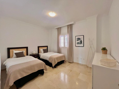 Modern Newly Reformed 2-Bedroom Apartment with Large Terrace