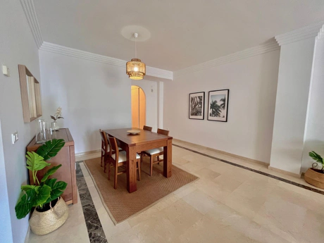 Modern Newly Reformed 2-Bedroom Apartment with Large Terrace