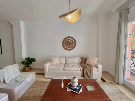 Modern Newly Reformed 2-Bedroom Apartment with Large Terrace