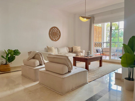 Modern Newly Reformed 2-Bedroom Apartment with Large Terrace