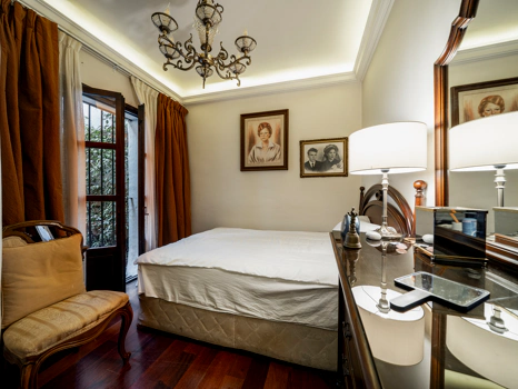 Prestige Living and Investment Opportunity in the Heart of Puerto Banús