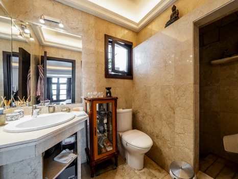 Prestige Living and Investment Opportunity in the Heart of Puerto Banús
