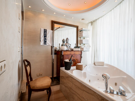 Prestige Living and Investment Opportunity in the Heart of Puerto Banús