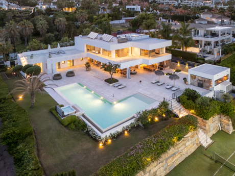Villa de Lujo en Venta en Marbella – Cerquilla 59, Nueva Andalucía