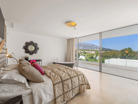 Villa de Lujo en Venta en Marbella – Cerquilla 59, Nueva Andalucía