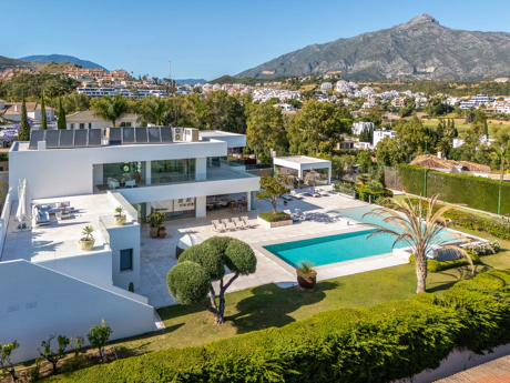 Villa de Lujo en Venta en Marbella – Cerquilla 59, Nueva Andalucía