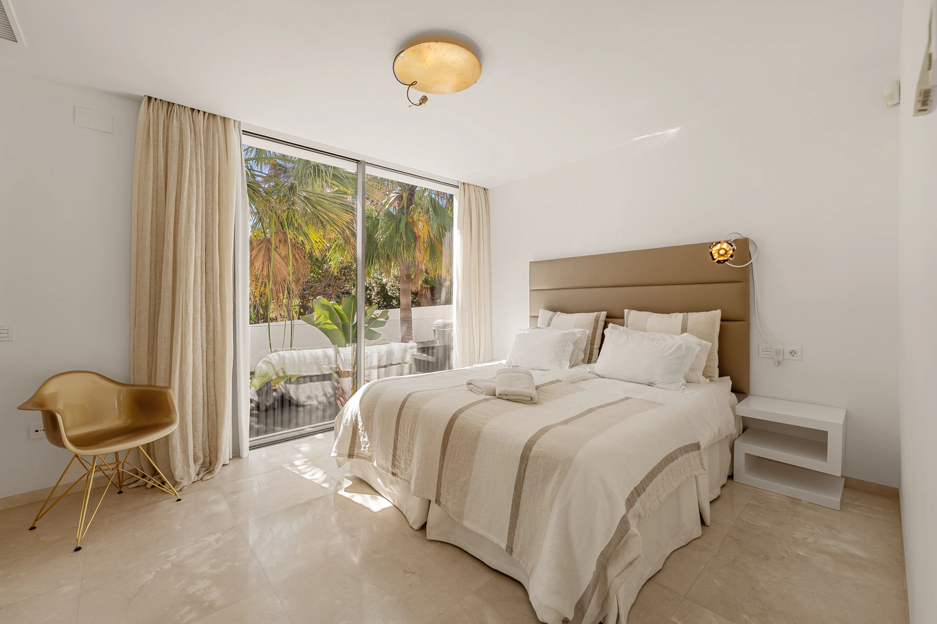 Villa en venta en Nueva Andalucia, Marbella