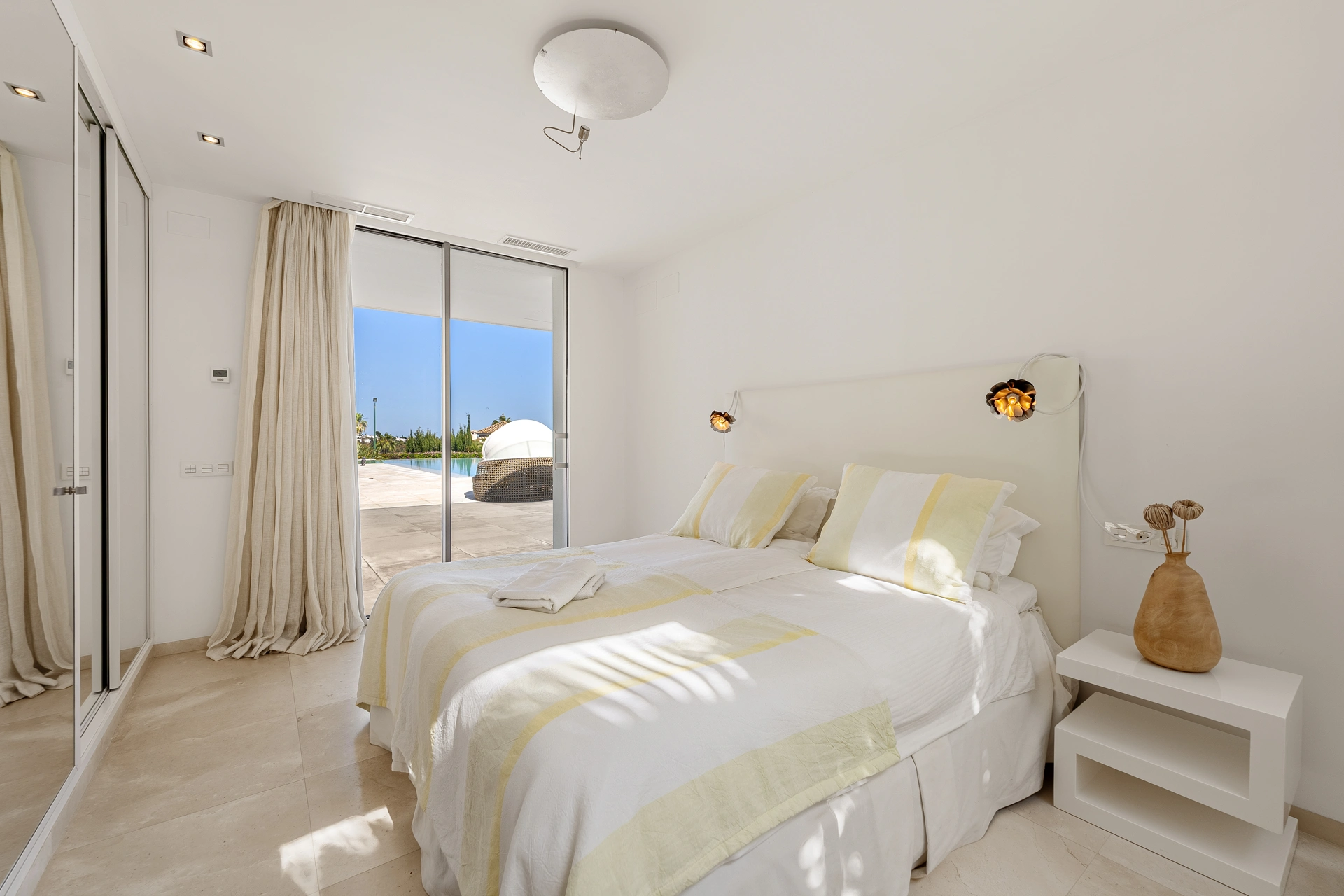 Villa en venta en Nueva Andalucia, Marbella