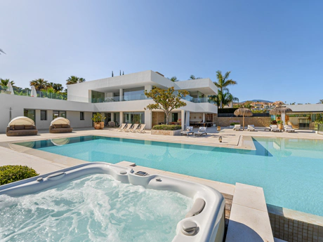Villa de Lujo en Venta en Marbella – Cerquilla 59, Nueva Andalucía
