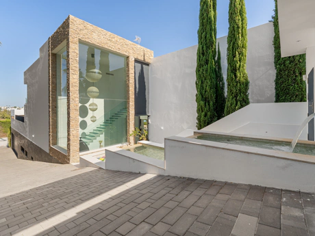 Villa de Lujo en Venta en Marbella – Cerquilla 59, Nueva Andalucía